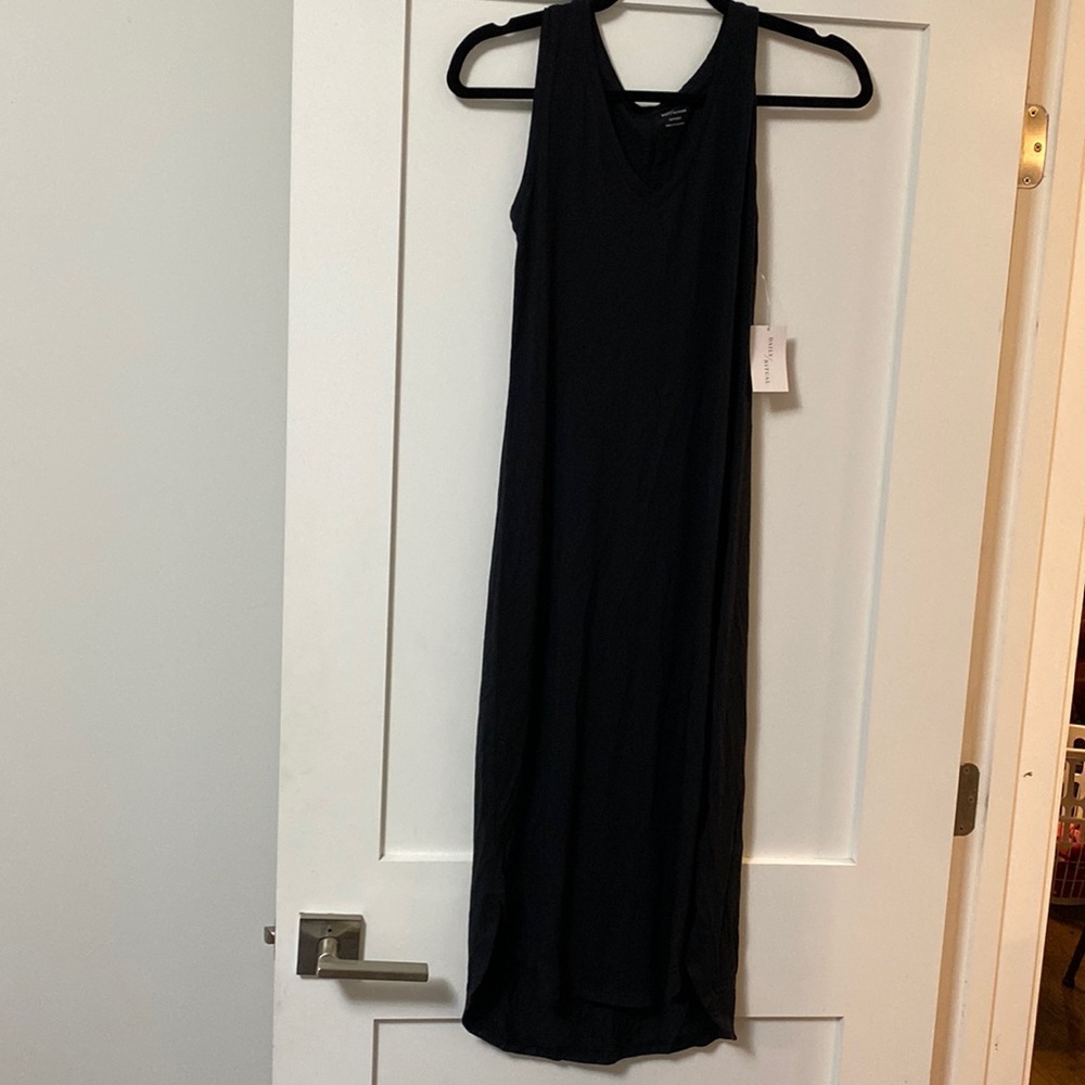 New Black Sleeveless V-Neck Midi Dress